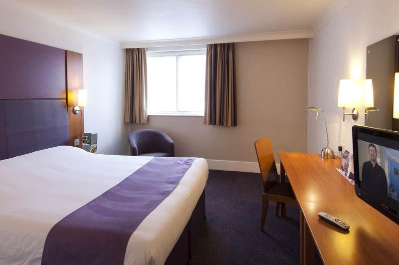 Premier Inn Aylesbury Aylesbury  Buitenkant foto